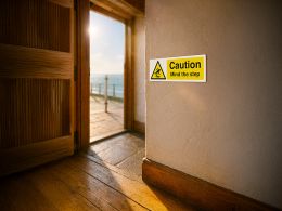 "Mind The Step" Warning Safety Sign