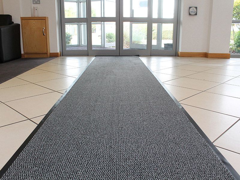 https://www.theworkplacedepot.co.uk/media/catalog/product/cache/152055169f3e0e11783546316afd844f/c/o/commercial-entrance-mats-06.jpg