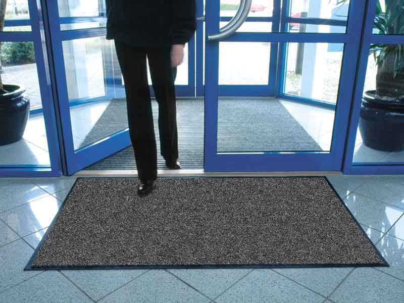 https://www.theworkplacedepot.co.uk/media/catalog/product/cache/152055169f3e0e11783546316afd844f/m/a/machine-washable-entrance-mat-04.jpeg