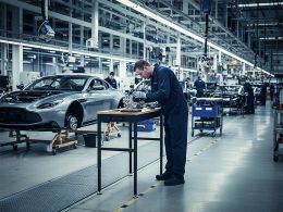 Adjustable Workbench with Plug