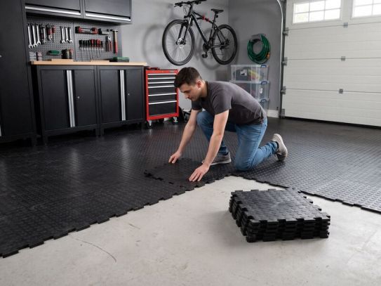 Dotted Single Garage Floor Tile Pack - 91 Tiles and 7 Edges - Up to 3.35 Tonnes Per Tyre